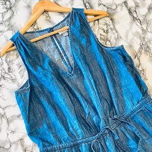 ᴏʟᴅ ɴᴀᴠʏ sʟᴇᴇᴠᴇʟᴇss ᴄʜᴀᴍʙʀᴀʏ ᴊᴜᴍᴘsᴜɪᴛ